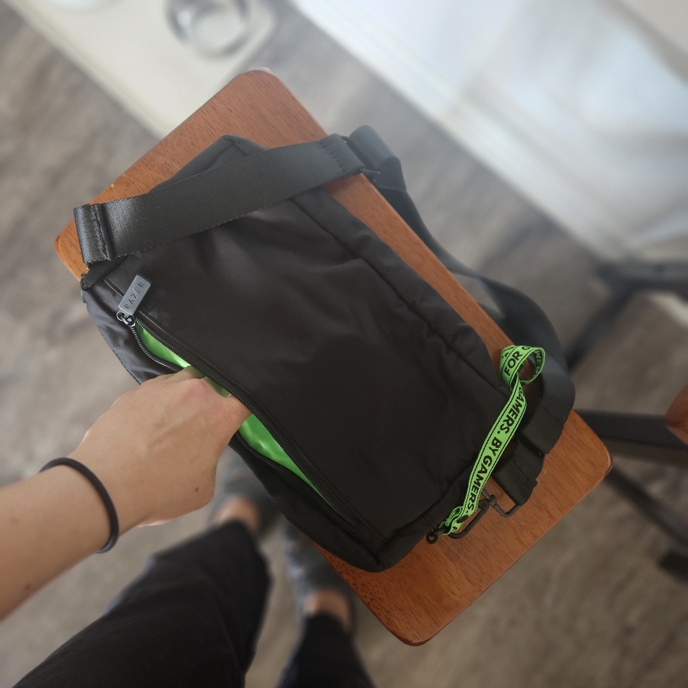 *NO COIN PURSE - Razer Esports Gaming Xanthus Black Crossbody Bag - Picture 4 of 5